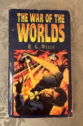 Lot 220 - War Of The Worlds By HG Wells