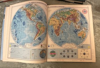 Lot 226 - World Around Us - World Atlas - Wonders Of Life On Earth