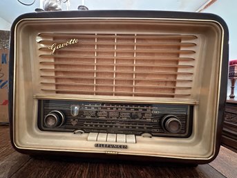 Lot 77 -  Cool Mid Century Tube HiFi Radio! 1956 TELEFUNKEN Superheterodyne Gavotte 7 Export West Germany