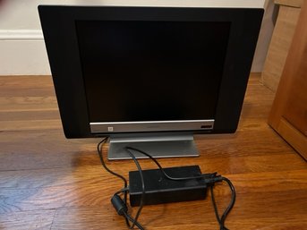 Lot 143 - Magnavox HDTV 15 Inch Screen - Model 15MF227B/27