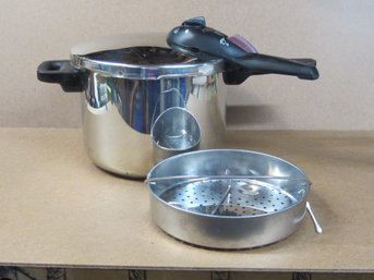 Lot 146 -  Traditional Pressure Cooker Vitro-Induction - Gas / Electric