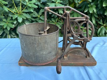 Lot 345 - 1865 Handcrank LS Starrett's Antique Food Chopper For Meat Or Vegetables - Primitive Hand Tool Decor