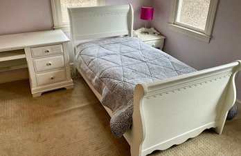 Lot 489- Hillsdale White Twin Sleigh Bed