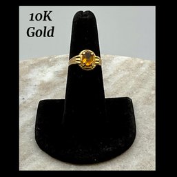 Lot 90- 10K Gold With Citrine Yellow Stone Ring Size 6 - November Birthstone