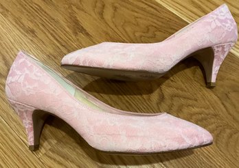 Lot 34- 1980s Pink Lace Shoes Womens Size 7 1/2