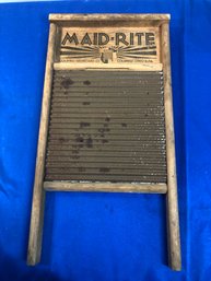 Lot 419 - Rustic Columbus Washboard Standard Family Vintage Maid-Rite Wash Board Made In USA No 2072