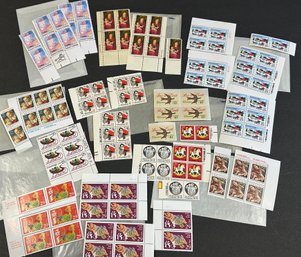 Lot 305SES- 1970s-2000 USA Stamp - Vintage Christmas - Chinese New Year - Uncancelled US Postage Stamps Gift