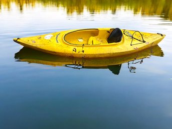 Lot 371 - Perception Yellow Swifty 9.5 Kayak - Single Recreational Boater