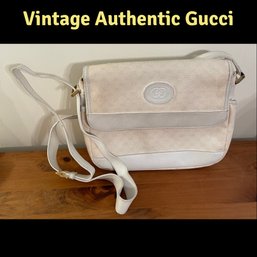 Lot 208- 1980s GUCCI - White Signature GG Sling Crossbody Purse Bag - Vintage - Made In Italy