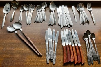 Lot 440- Mid Century Starburst Oneida Flatware Set Teak Knives Valinda Stainless 77 Pieces