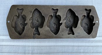 Lot 7- Lodge Cast Iron Fish Cornbread Baker Baking Pan - Nautical Cookware