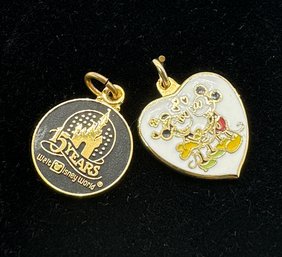 Lot 339 - Walt Disney Mickey Minnie Mouse In Love Charms Pendants - Lot Of 2 - Small