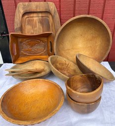 Lot 396 - Primitive Lot Of Different Sized Wood Bowls - Serving Board - Bread Bin - Munising - Kitchen Decor