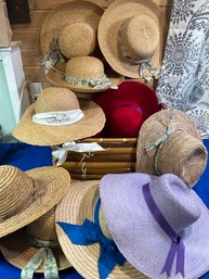 Lot 620 - Large Womens Hat Collection Of 10 - Sun Visors In Bamboo Basket - Church Straw Hats - Cappelli