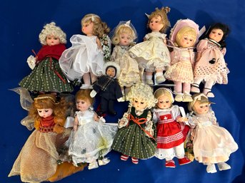 Lot 100 - Vintage Madame Alexander Dolls 7 Inches - Nice Lot Of 12