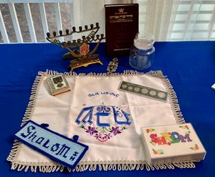 Lot 510- Jewish Religious Lot - 1978 Israel Coins - SHALOM Signs - 1960 Book - Scarf - Hebrew Book