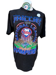 Lot 368- Starter Philadelphia 1993 Phillies Vintage TShirt - Made In USA - Size XL National League Champions