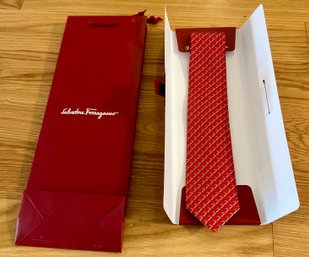 New SALVATORE FERRAGAMO Mens Silk Print Necktie With Packaging