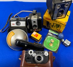 Lot 312- Vintage Camera Lot - Argus 35mm - Brownie Hawkeye & Target 6-20 - Kodak Instamatic -