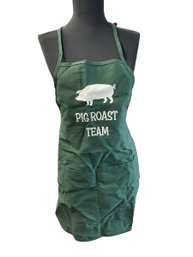 Lot 401 - Lot Of 7 Pig Roast Team! NEW Green Kitchen Aprons - Cotton - Mens And Womens