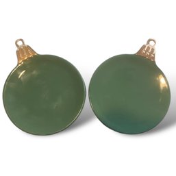 Lot 708NM -  Set Of Two Dept Department 56 Christmas Green Ornament Shape 7x9' Plates Gold Trim - Dishes