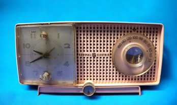 Lot 118- PINK! General Electric GE Clock Tube Radio Model C437A - 1959