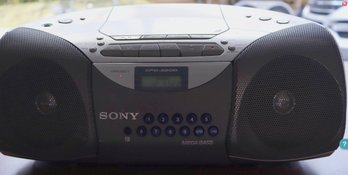 Lot 125- Vintage Sony CFD-S200 CD / Cassette / FM Boombox