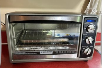 Lot 412 - Black & Decker Counter Top Convection Toaster Oven - 9 Inch Pizza Capacity