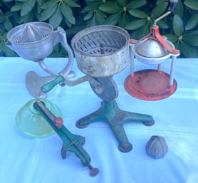 Lot 516 - Lot Of Antique Vintage Hand Crank Citrus Juicers LE Mason Boston, Seald Sweet, Handy Andy