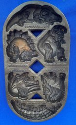 Lot 403- Cast Iron Dinosaur Corn Bread Mold Bakeware Baking Pan- Cast In USA