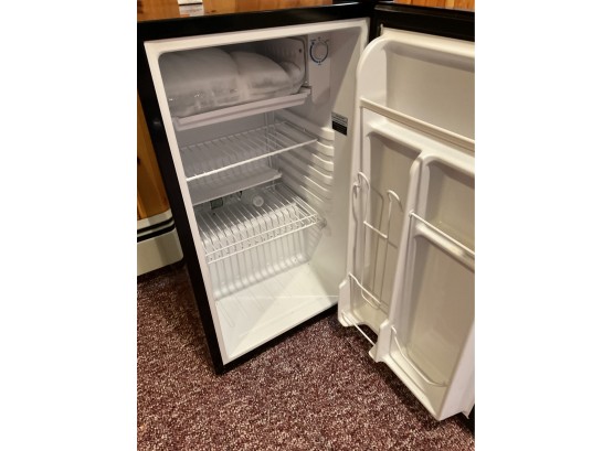 Lot 284- GE Mini Black Fridge Refrigerator - Working  - Dorm Size