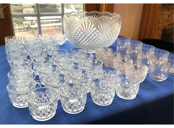 Lot 256- Glass Bowl Terrarium Planter Cups Punch Drink Bowl 43 Cups