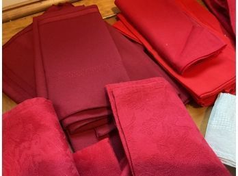 Lot 149 - Red White Formal Cloth Napkin - 30 Pieces