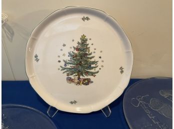 Lot 258-  6 Christmas Platters And One Pasta Bowl 7 Pcs