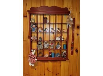 Lot 240 - Wooden Knick Knack Wall Shelf With Smalls - 28 Pieces - 22x32