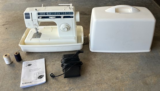 SINGER 5040 40-Stitch-Function Sewing Machine With Case