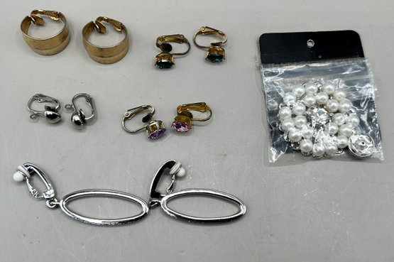 Assorted Lot Of Earrings And 1 Brooch, 6 Piece Lot