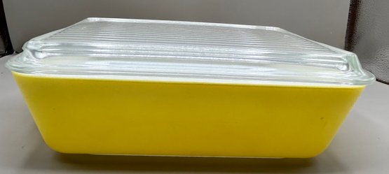 Pyrex Primary Yellow 1 1/2 Qt Lidded Baking Dish