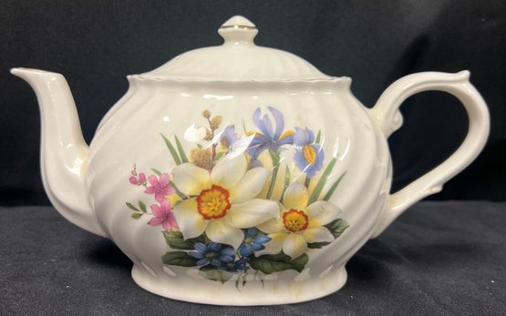Prince Kensington Potteries Porcelain Teapot Floral With Gold Trim Made In England #5014A