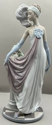 Lladro Porcelain Figurine - Box Included - Dama Charleston