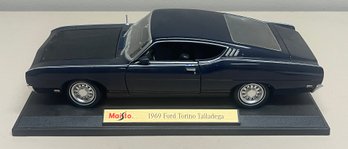 Maisto 1969 Ford Torino Talladega 1/18 Scale Diecast Car With Plastic Base