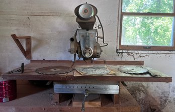 Craftsman Radial Saw With Extra Blades