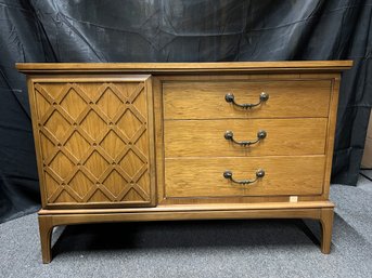 United Furniture 3 Drawer Dresser With Cabinet