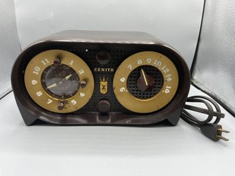 Vintage 1950 Owl Eye Zenith 5G03 G-516 Tube Radio