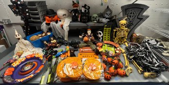 POTLUCK Assorted Halloween Decor