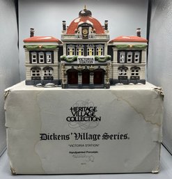 Department 56 1989 Dickens Village Series - Victorias Station  - Box Included