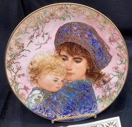 Knowles Plate, Edna Hibel, Mothers Day Plate 1987 Motif: Catherine & Heather