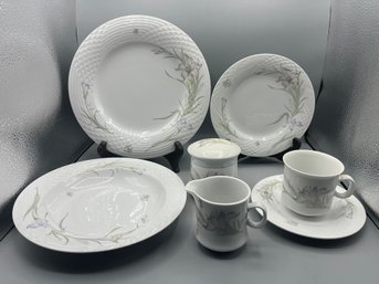 China Pearl Daffodil Pattern Fine China Set - 51 Pieces Total
