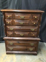 Young-Hinkle (6) Drawer Wood Dresser