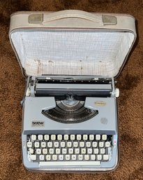 Vintage Brother Echelon Typewriter With Case